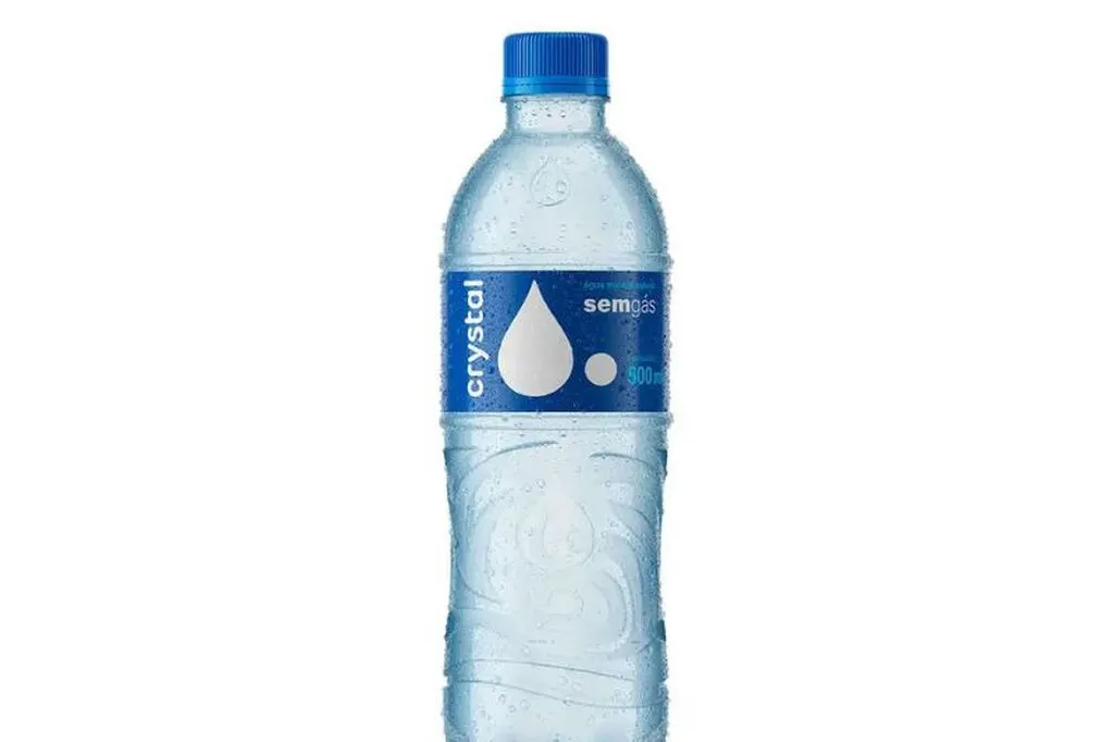 Anvisa comunica recolhimento de lote da água mineral Crystal por contaminação bacteriana